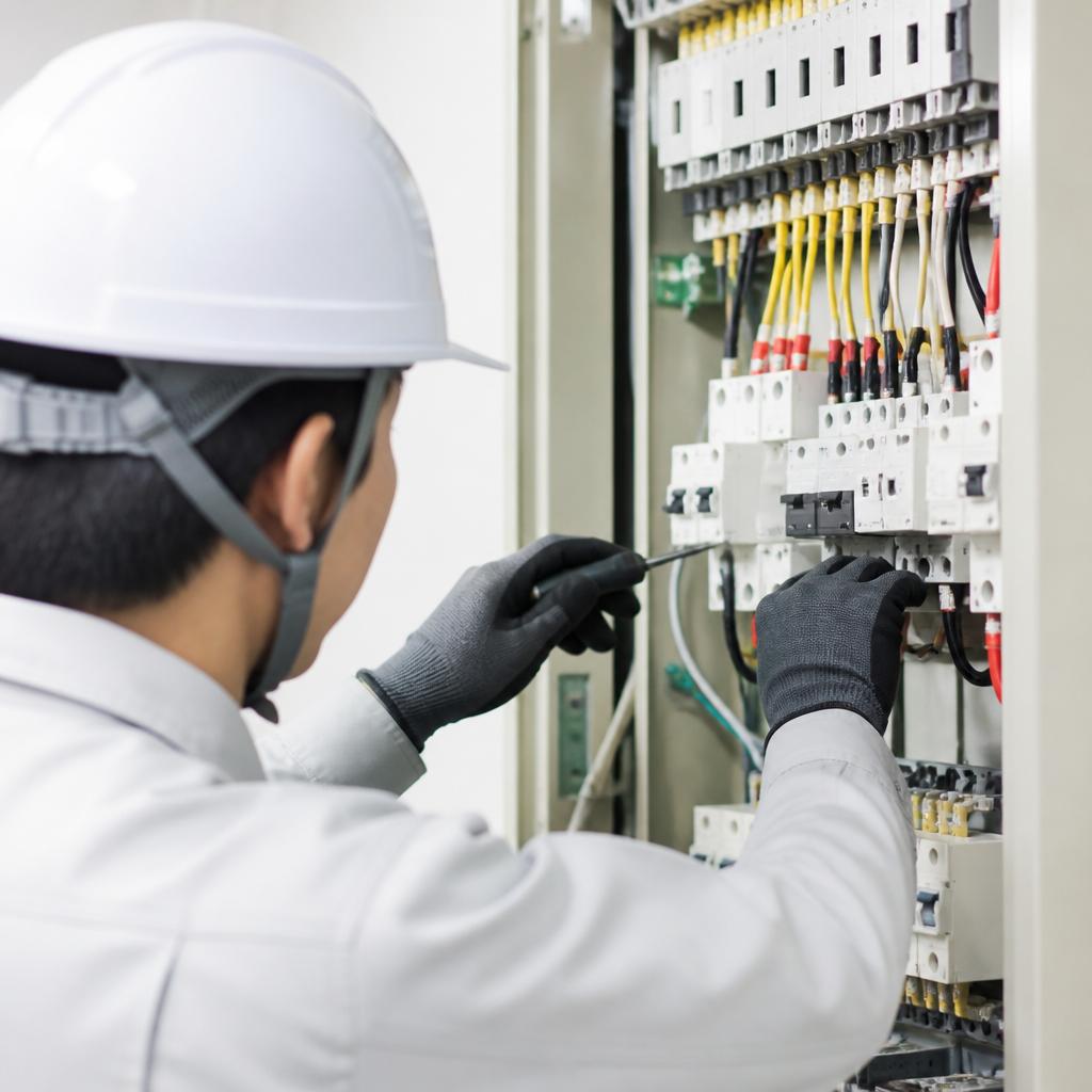 文系出身者も大歓迎！電気工事士としてのスキルを活かそう！