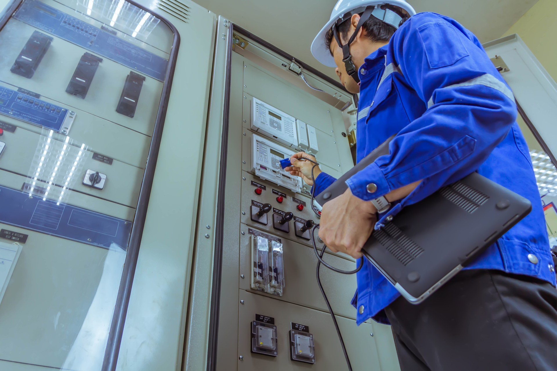 技術と安定を手に入れる電気工事職