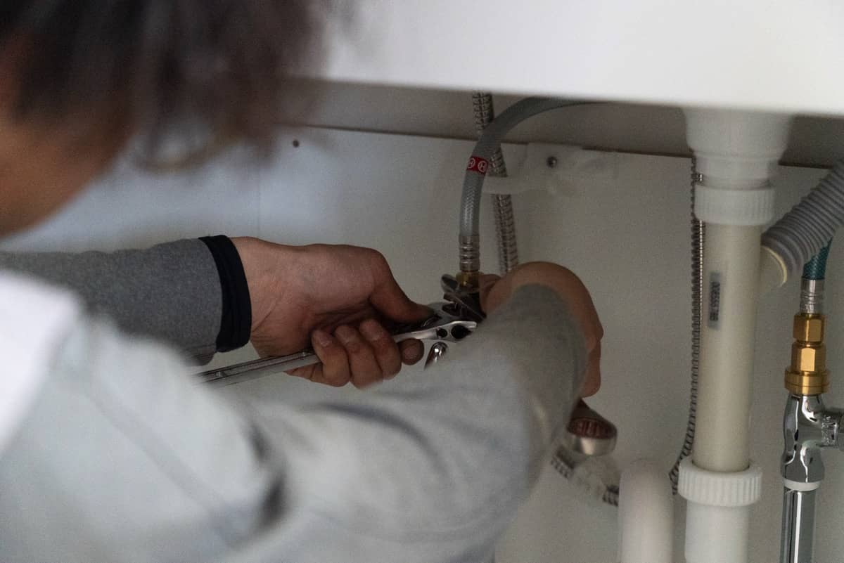 作業着の男性社員